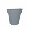 pot-de-fleurs-plastique-extravase-demi-gris-fenetre-Les-Serruriers-du-Paysage