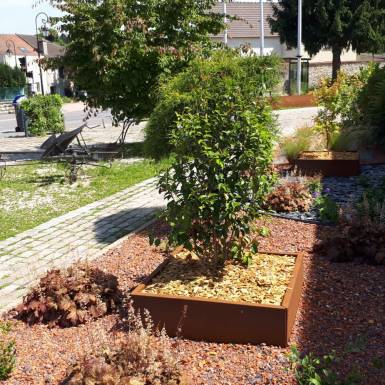 Les-Serruriers-du-Paysage-Bac-carre-corten-active