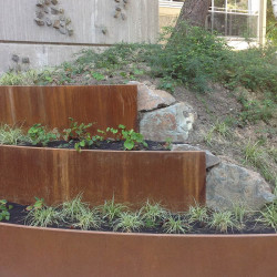 Costière en acier corten activé, simple et pratique à installer