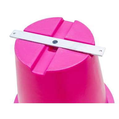 platine-anti-basculement-pot-de-fleurs-plastique-extravase-Les-Serruriers-du-Paysage